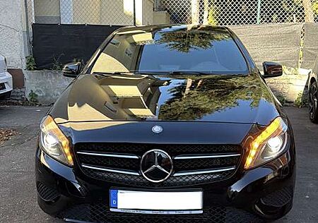 Mercedes-Benz A 180 (BlueEFFICIENCY) 7G-DCT Style