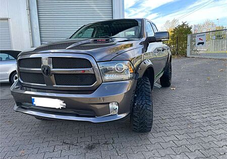 Dodge RAM 1500 Laramie Quad Cab, viele Extras und Zubehör