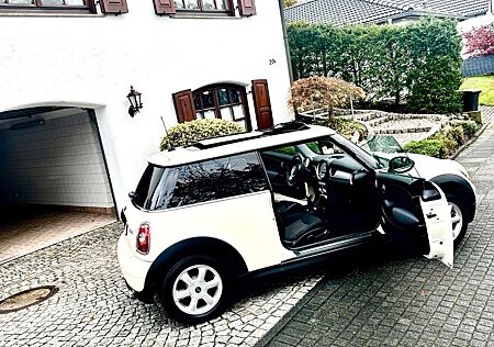 Mini ONE Facelift 98PS Neuwertig Schiebedach Klima