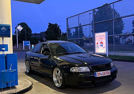 Audi A4 1.8 T RS4 Optik