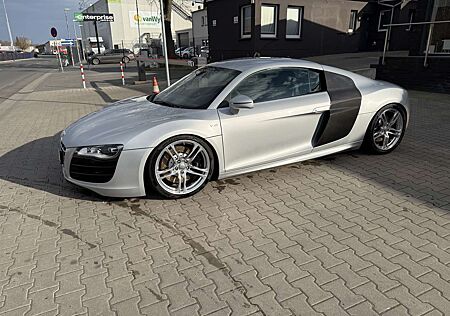 Audi R8 5.2 FSI quattro - V10 R-Tronic - Coupe - Carbon