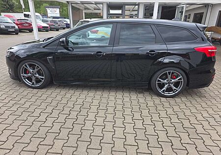 Ford Focus Turnier ST-Line Tiefer + Härter + Sportlich
