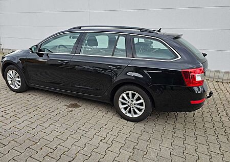 Skoda Octavia Combi Style AHK*NAV*TEMP*Bi-XEN*PDC*SZHG