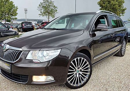 Skoda Superb Combi Elegance 4x4 Leder*Navi* 18Zoll*