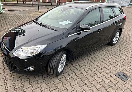 Ford Focus Turnier Titanium*Xenon* Navi*Scheckheft*