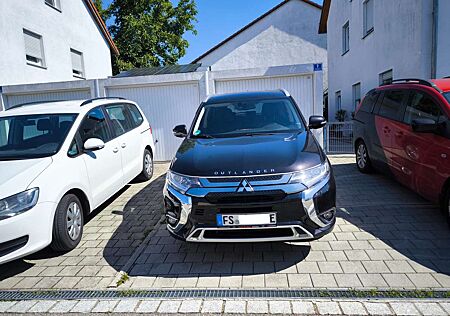 Mitsubishi Outlander 2.4 4WD Plug-In Hybrid Basis+Spirit pack