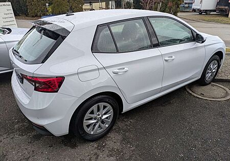 Skoda Fabia Essence / LED / PDC hinten / sofort lieferbar