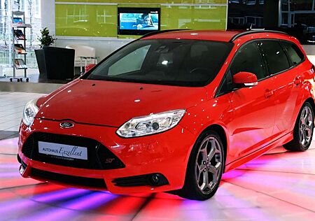 Ford Focus Turnier ST*LEDER*ALU*NAVI*KAMERA*TEMPOIMAT