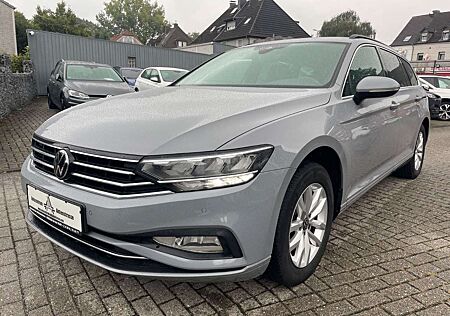 VW Passat Variant Volkswagen Passat Business Voll Leder LED AHK NAVI Digital