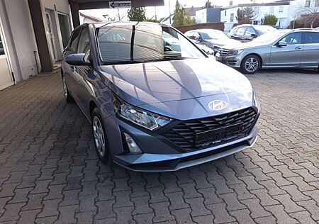 Hyundai i20 FACELIFT APPLE KAMERA SHZ LHZ PDC