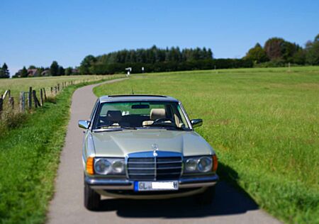Mercedes-Benz 230 E , H-Zulassung
