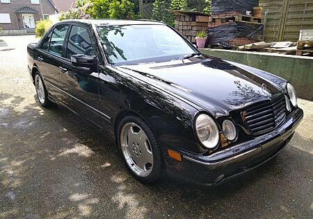 Mercedes-Benz E 55 AMG , Schwarz/schwarz, 195TKM, Leder, Paramete