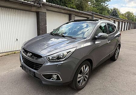 Hyundai ix35 gebraucht kaufen Hyundai ix35 2.0CRDi4WD Premium,ALLRAD,SCHECKHEFT,NAVI,LEDER,