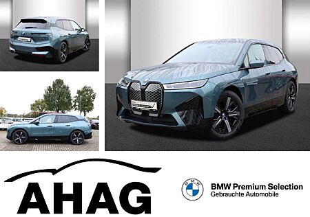 BMW iX xDrive40 Sportpaket Klimaaut. AHK Soft-Close