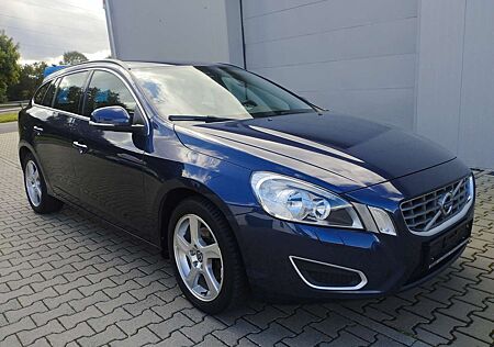 Volvo V60 2.HAND/GARAGE/SCHECKHEFT - techn./opt. top