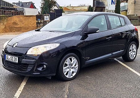 Renault Megane Je t'aime/Navigation/Klima/Schwarz/Allwetterreifen