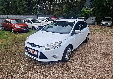 Ford Focus Klimatro 92Tkm LED Xenon Sitzhzg Tempom 2H 16"