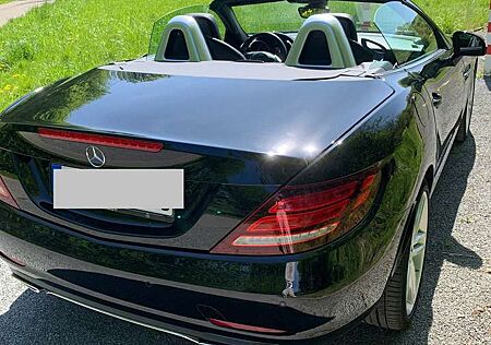Mercedes-Benz SLC 180 9G-TRONIC RedArt Edition