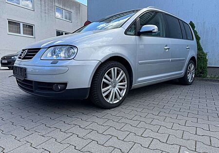 VW Touran Volkswagen Highline