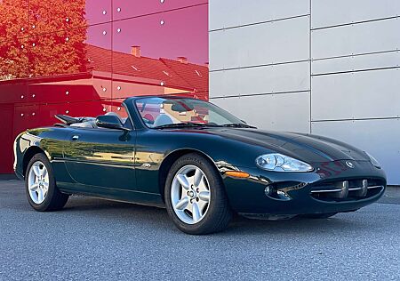 Jaguar XK8 Cabriolet, original 39000km, R. Green Leder beige