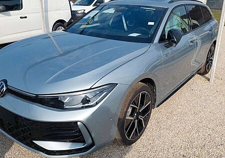 VW Passat Variant Volkswagen Passat Var 2.0 TDI R-line PANO LEDER AHK LM19