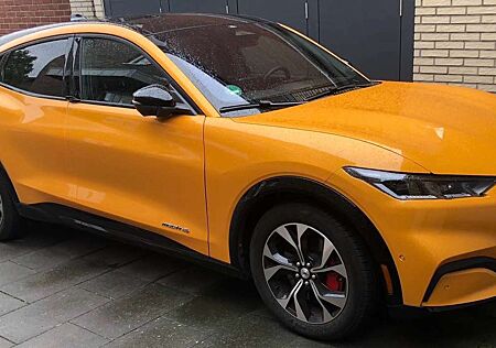 Ford Mustang Mach-E AWD PREMIUM
