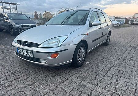 Ford Focus 1.6 Ghia Autom.