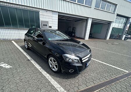 Mercedes-Benz A 180 (BlueEFFICIENCY) Urban