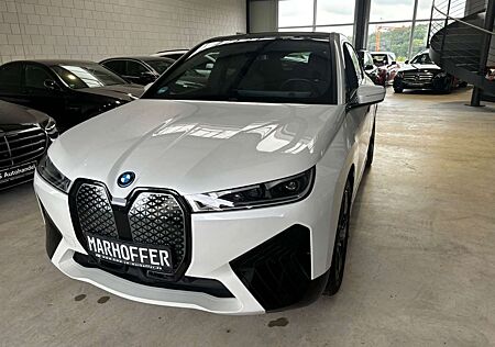 BMW iX xDrive40 Sport AHK Autobahnassistent DAP+PAP