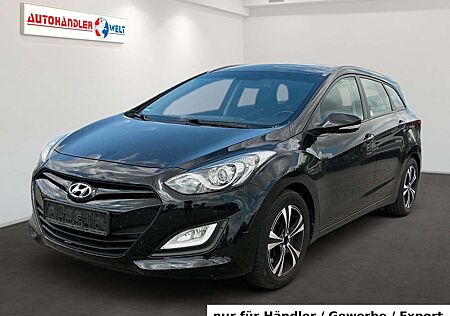 Hyundai i30 Kombi 1.6 CRDi AAC SHZ Navi PDC AHK Tempo