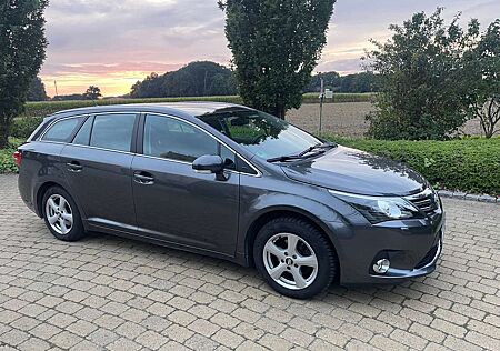 Toyota Avensis Kombi 1.8 Life - TÜV neu bis 07/27
