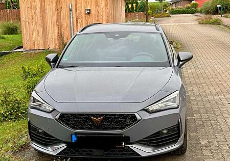 Cupra Leon e-Hybrid Sportstourer 245PS Gehobene Ausstattung