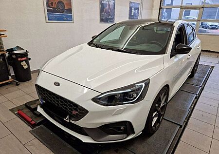 Ford Focus 2.3 EcoBoost S&S ST mit Styling-Paket