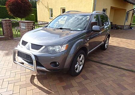 Mitsubishi Outlander 2.2 DI-D 4WD Intense + TüV 09/26 + Alu 18 Zoll+