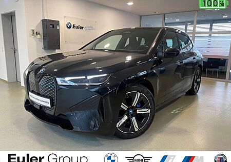 BMW iX xDrive 50 HUD Luftfederung AHK-klappbar AHK Panora