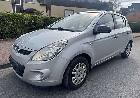 Hyundai i20 Active Klima TÜV 2/26 ÖL NEU