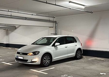 VW Golf Volkswagen 1.6 TDI BlueMotion Technology Allstar