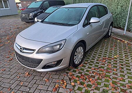 Opel Astra J Lim. 5-trg. Selection