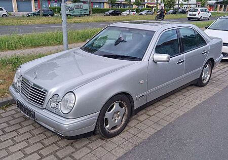 Mercedes-Benz E 240 E-Klasse Avantgarde
