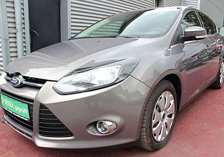 Ford Focus 1.6 TITANIUM KLIMA SITZHEIZUNG 2.Hd