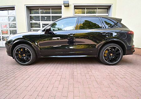 Porsche Cayenne Turbo S Panorama Keramikbremse Burmester