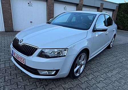 Skoda Octavia Lim. Ambition-Navi-Kamera-PDC-SHZ-SR&WR