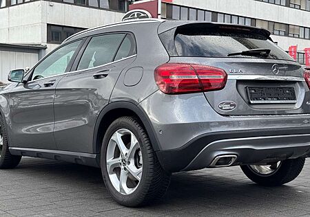 Mercedes-Benz GLA 180 TÜV AU NEU*KLIMA*PDC*BLUETOOTH*LEDER*NAVI*