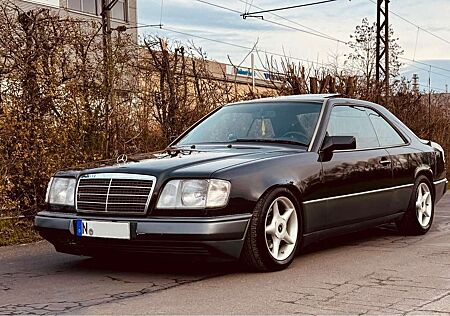 Mercedes-Benz E 220 W124 coupe Leder Automatik Schiebedach