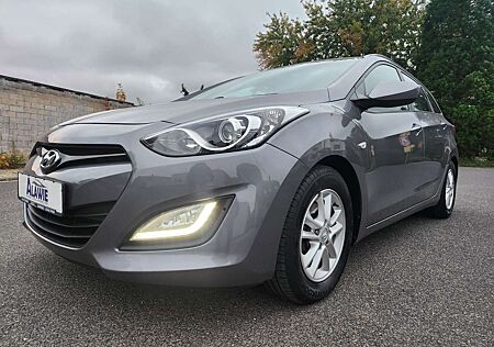 Hyundai i30 gebraucht kaufen Hyundai i30 CW 1,4 Kombi FIFA World Cup Edition Garantie Top