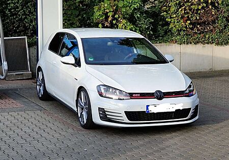 VW Golf GTI Volkswagen GTI Performance BMT