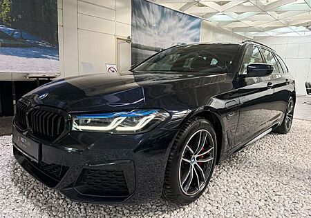 BMW 530 e Touring xDrive M Sport B&W Laser Sitzbel