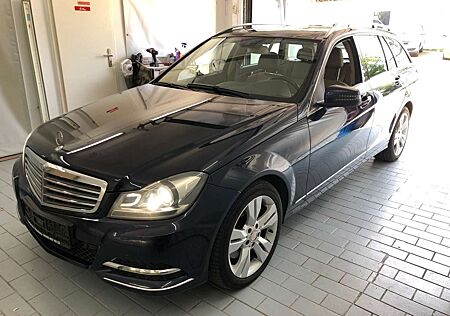 Mercedes-Benz C 300 T-Modell+Aut.+Leder+Pano+Xenon+Navi+4Mati