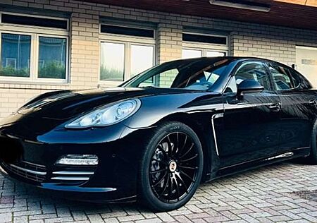 Porsche Panamera 4 Platinum Edition 20 Zoll