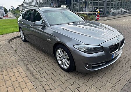 BMW 525 dTouring Aut.AHK.Panorama,Leder,Shz,PDC v+h,8fach